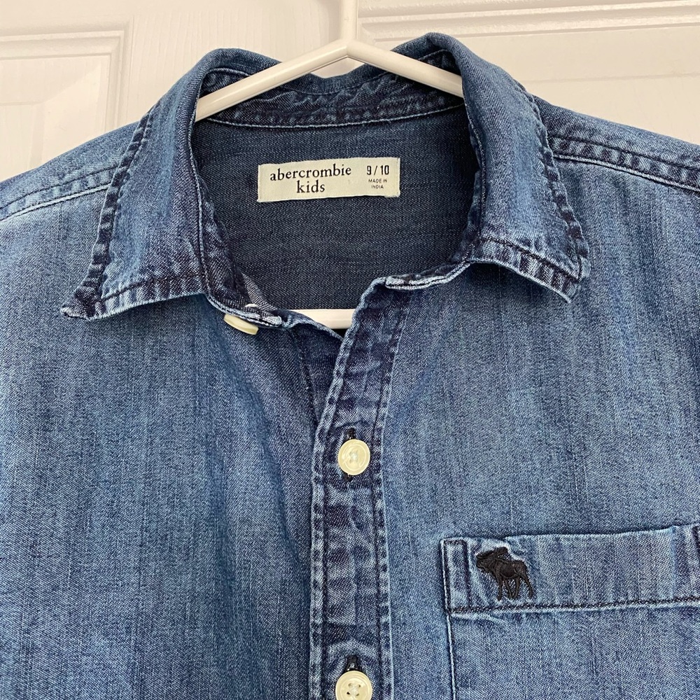 A&F denim button down shirt for kids- size 9/10 - Picture 3 of 5